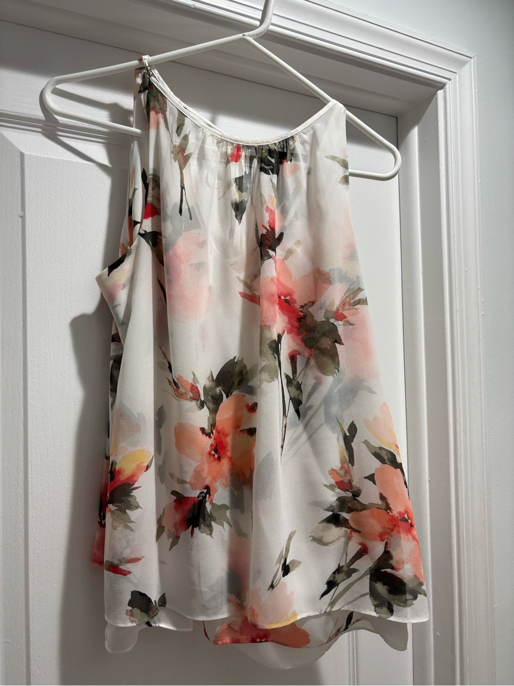 Floral sleeveless  Women's  Top - White Coral.. WHITE HOUSE BLACK MARKET